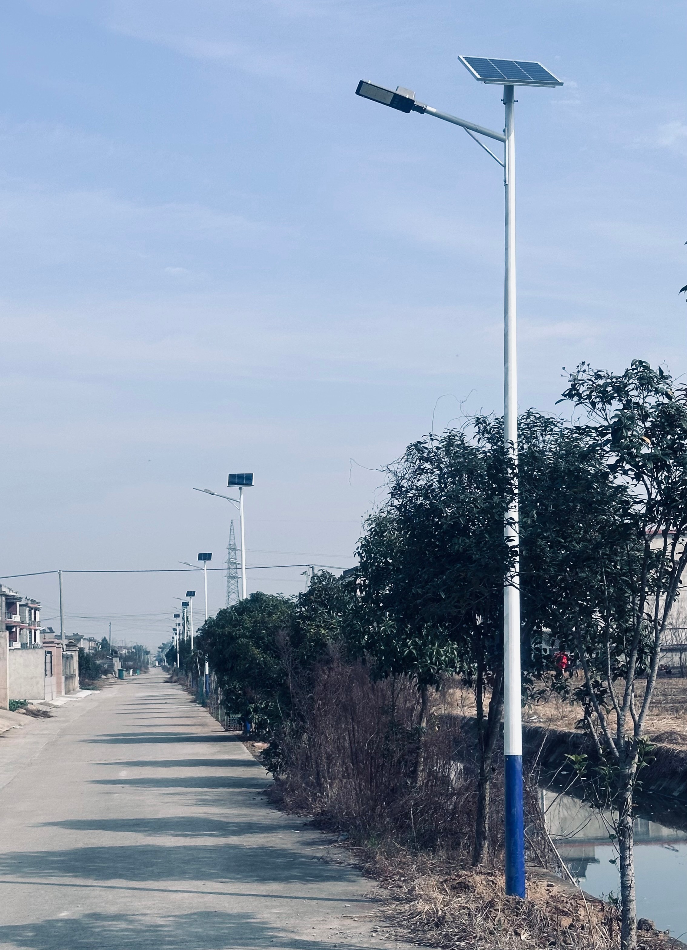 12月28日赤东镇龚大围村乡村道路照明