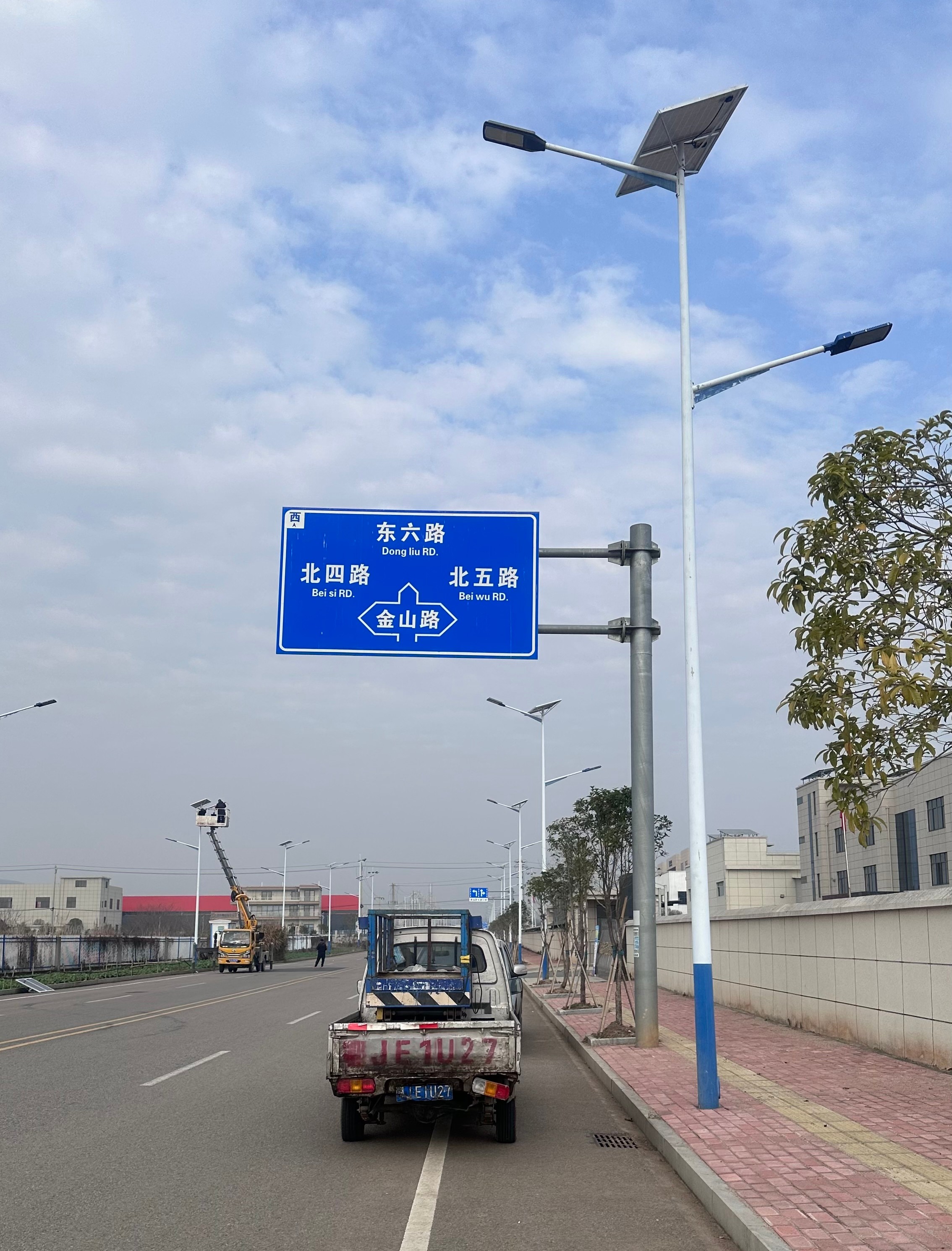 12月30日河西开发区电路灯改太阳能